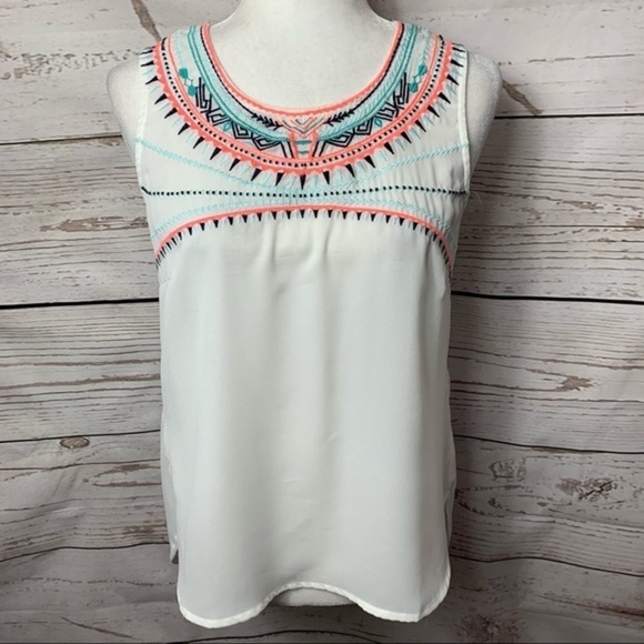 NWT Miami Boho Embroidered Sleeveless Blouse - Picture 2 of 8